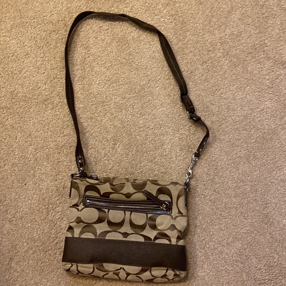 Classic Coach Crossbody - Picture 2 of 3